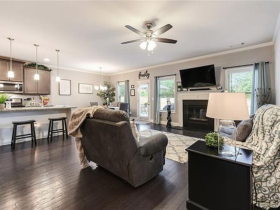 4th image of 42 Hartwell Ln