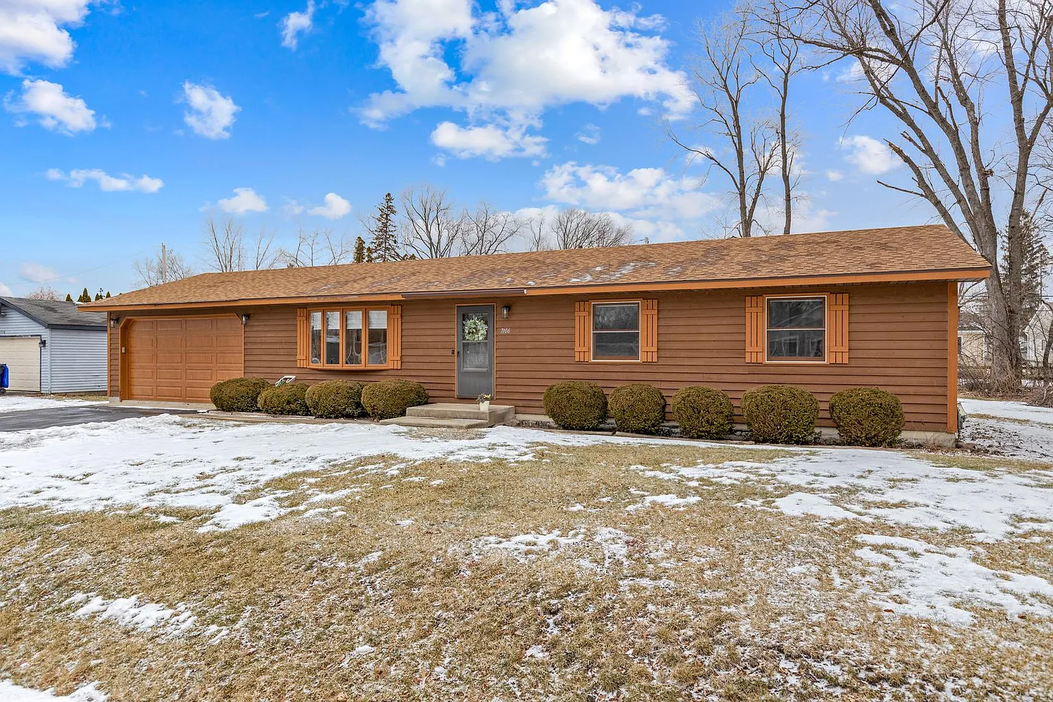 7106 Seminole Dr photo 1