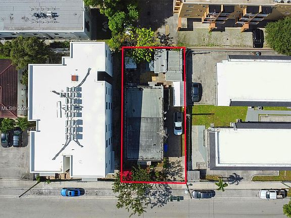 2nd image of 520 SW 11th Ave