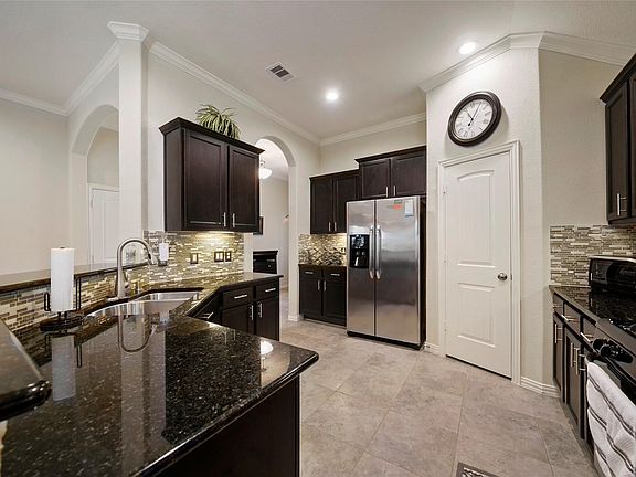 3rd image of 15627 Kensington Bluff Dr