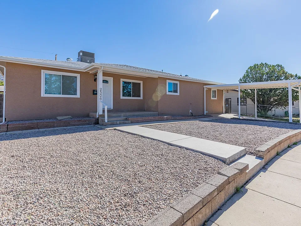 2306 Willow Dr