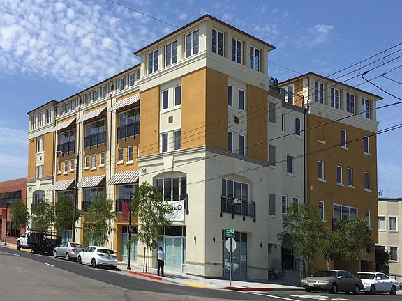 Classic Design with a modern twist. And, of course, a full restaurant with take out called "Bierhaus" on the first floor. We are in the center of everything. 10 other restaurant choices within 3 blocks. 2 Blocks to Kaiser Center, 3 Blocks to the Piedmont