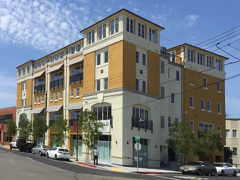Classic Design with a modern twist. And, of course, a full restaurant with take out called "Bierhaus" on the first floor. We are in the center of everything. 10 other restaurant choices within 3 blocks. 2 Blocks to Kaiser Center, 3 Blocks to the Piedmont