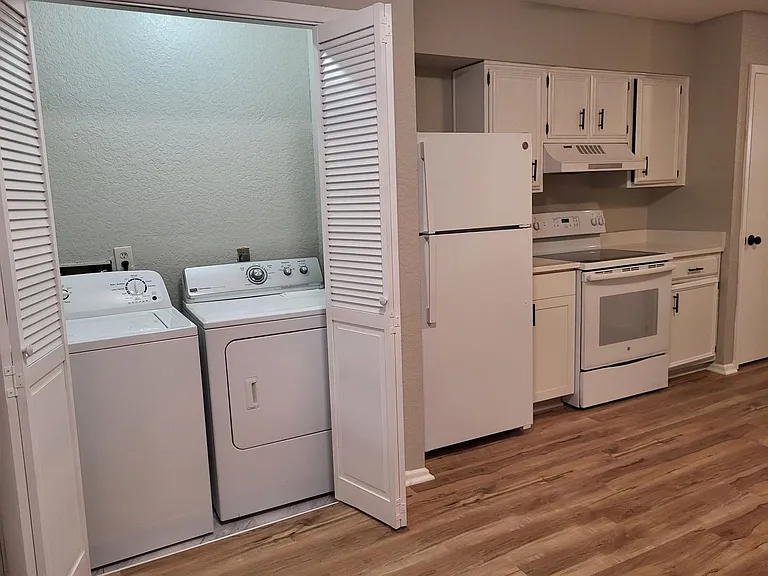 1051 Country Club Dr #19 — Photo 3