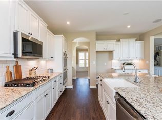 4825 Aberdeen Dr, Zionsville, IN