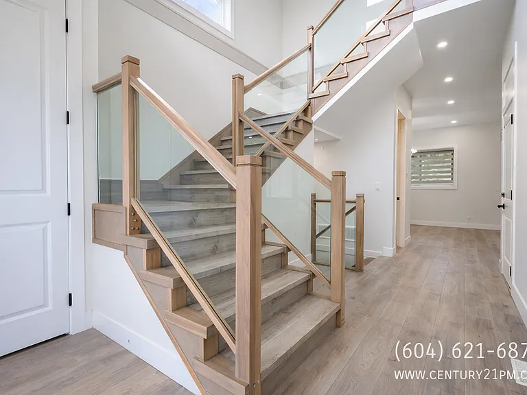 36701 Carl Creek Cres #UPPER — Photo 2
