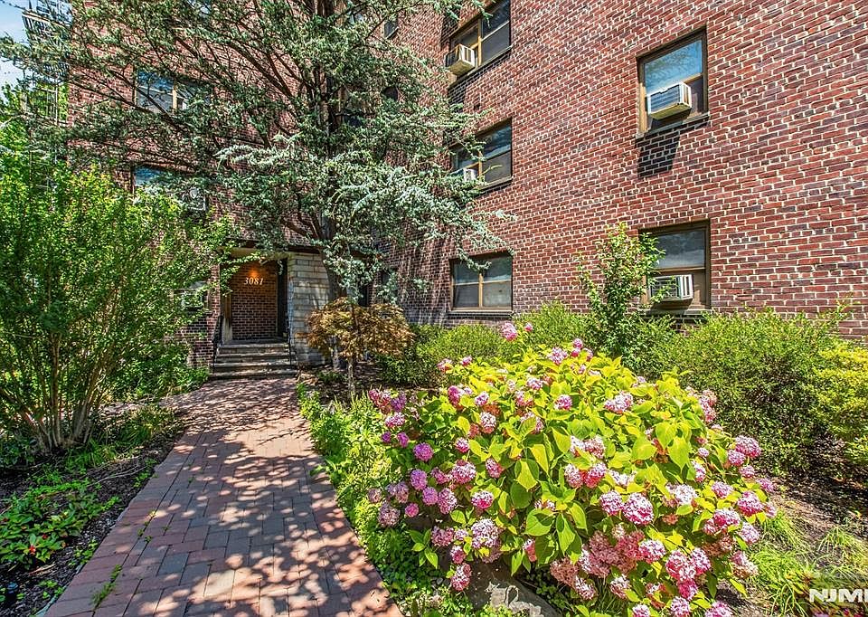 1st image of 3081 Edwin Ave APT 3G