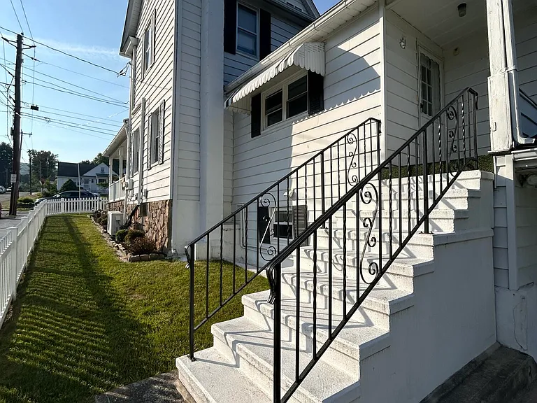 830 Brook St — Photo 4