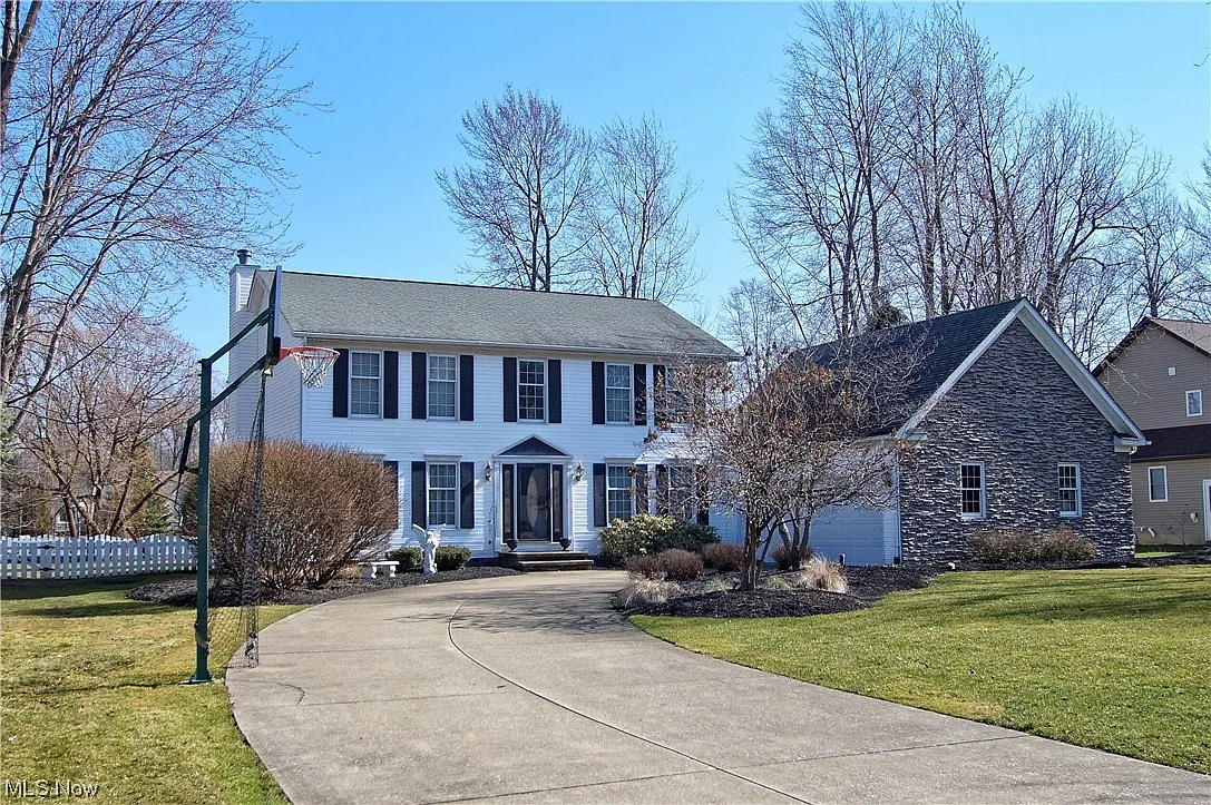 7733 Debonaire Dr photo 1