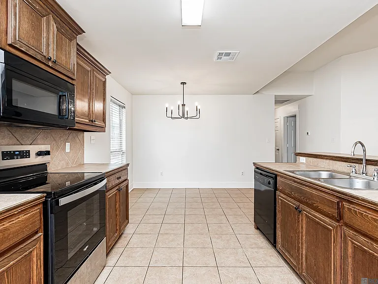 15484 Oakstone Dr — Photo 5
