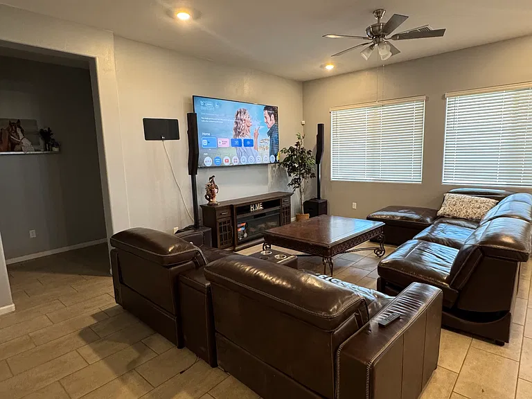 12445 N Appling Ave — Photo 3