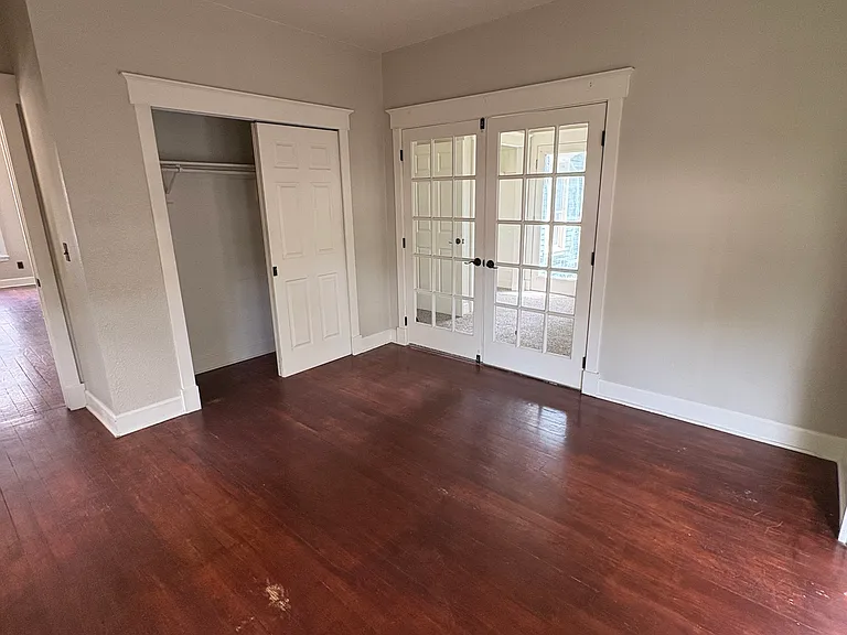1105 E Platte Ave — Photo 5