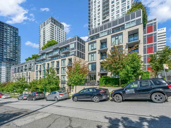 5598 Ormidale St #614, Vancouver, BC V5R 0E5