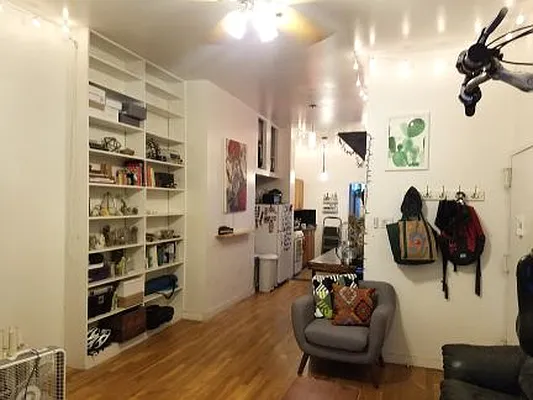 Rented by MCR Realty | media 25