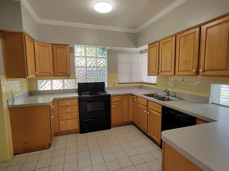 505 12th Ave NE #1 — Photo 7
