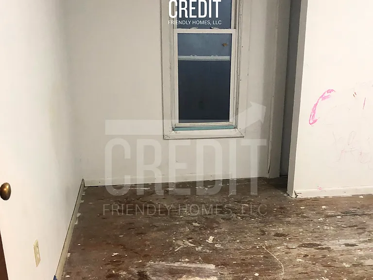 327 E Stuart Ave — Photo 7