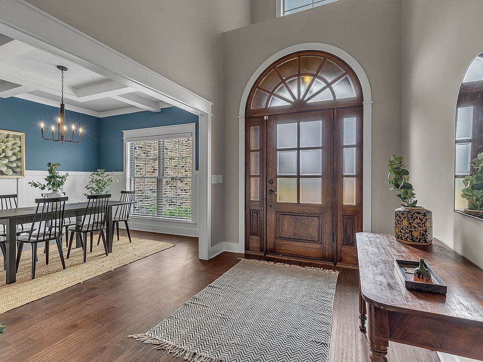 1st image of 2713 Carousel Dr