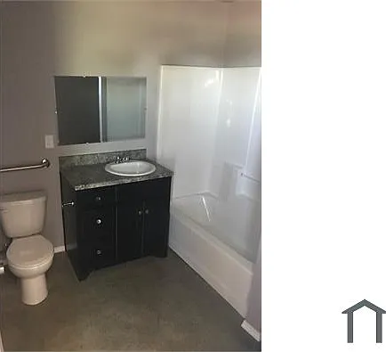600 N Hayes St #B — Photo 8