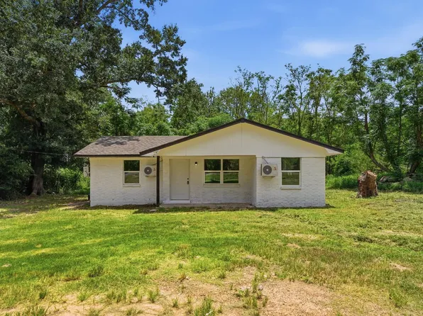 82 Fm 2693, New Waverly, TX 77358