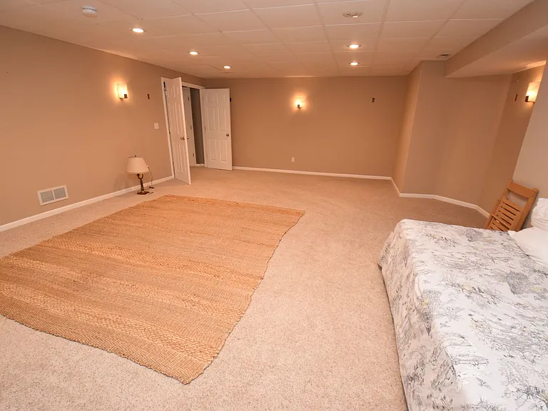 18153 Lisbon Dr — Photo 18