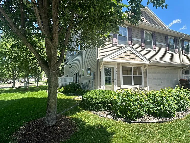 10864 Kingsfield Ln — Photo 2
