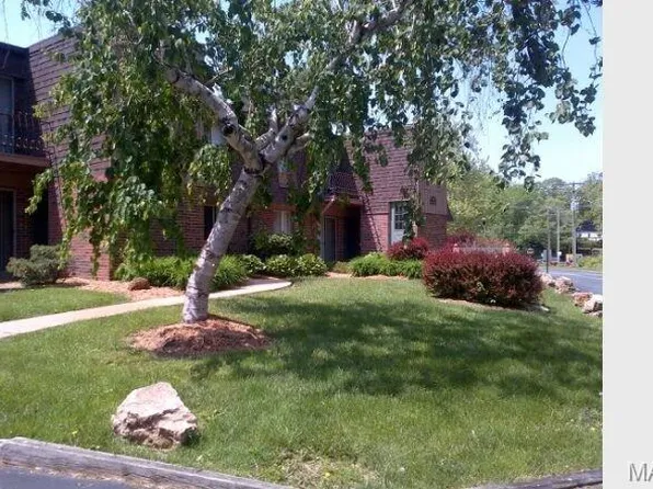 20 Arbor Village Ct, Saint Louis, MO 63135