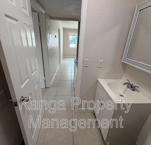 1618 W 26th Ct #A — Photo 7
