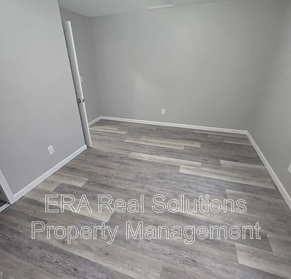944 Leona Ave — Photo 6