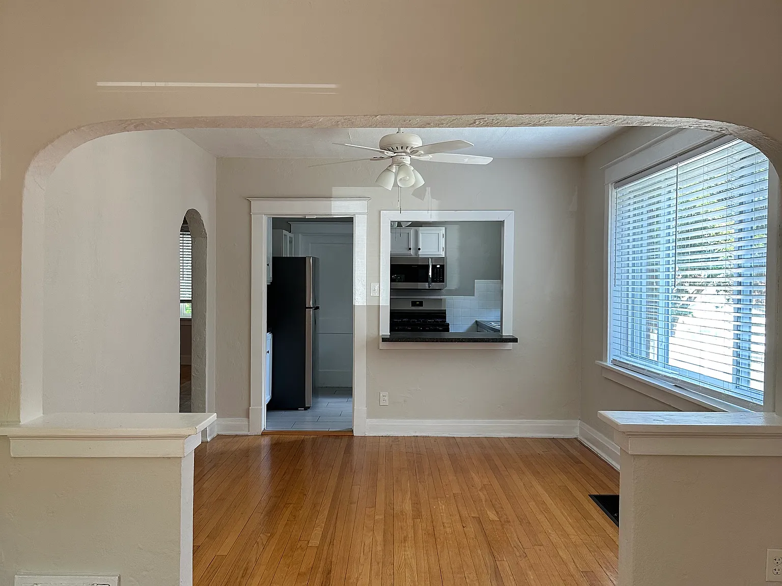 2 bed, 1100 sqft, $1,600 — Photo 3