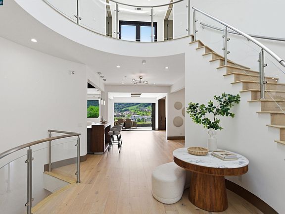 3rd image of 11 Bigleaf Rd
