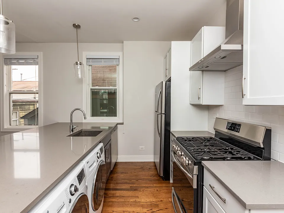 2045 N Wolcott Ave #2R