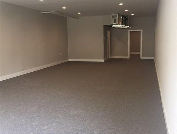 3rd image of 306 Iris St