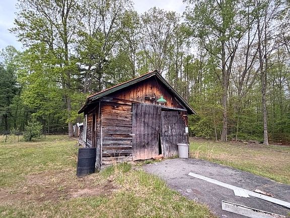 5th image of 829 Stonewall Rd