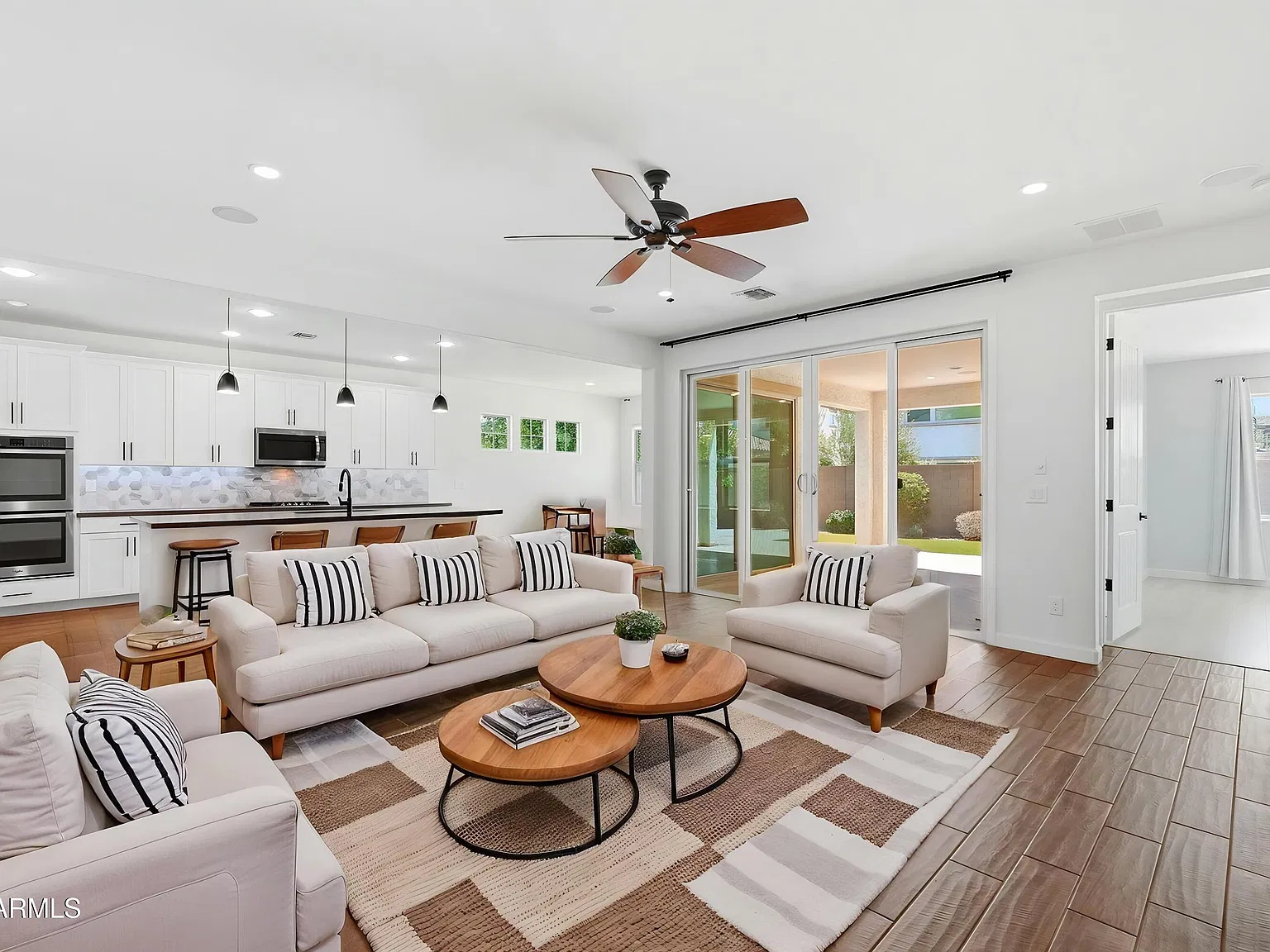 4 bed, 3.0 bath, 2404 sqft, $2,995 — Photo 2