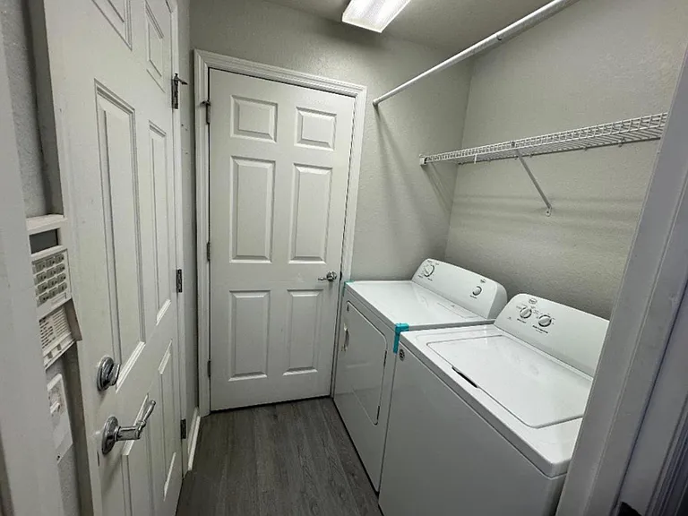 SW 40th Pl — Photo 20