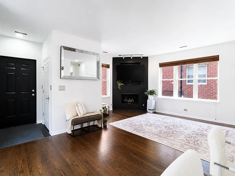 715 W Eastman St #0 — Photo 3