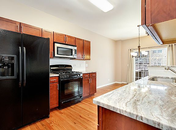 3rd image of 355 Buckingham Ct