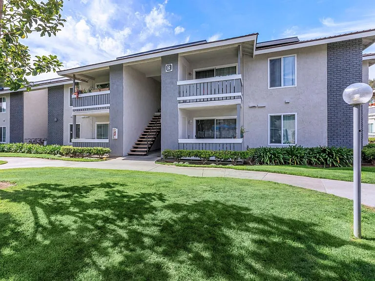 The Newport Apartments — Photo 2