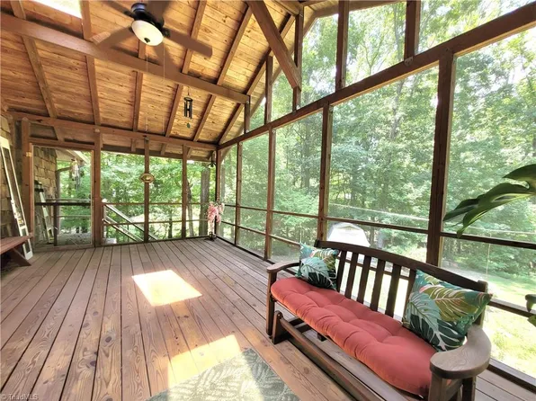 5 Windsor Cir, Thomasville, NC 27360