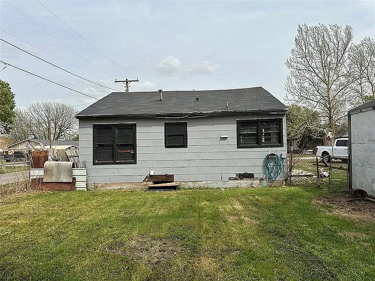 315 N Hardin Ave — Photo 2