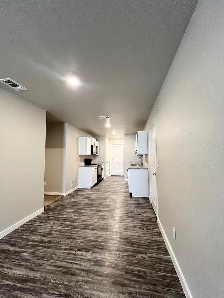 3 bed, 2.0 bath, 1293 sqft, $2,700 — Photo 4