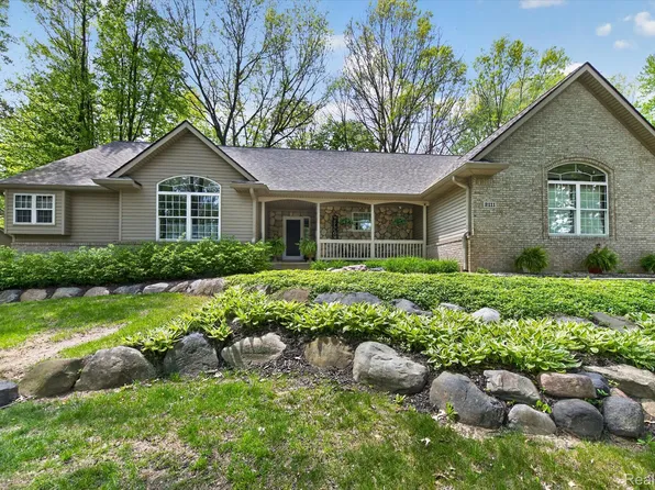 2111 Moorlands Vw, Howell, MI 48855
