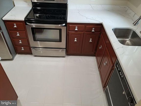 5th image of 4540 Garbo Ct