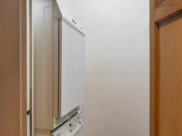 345 West 58th Street image 6 of 18