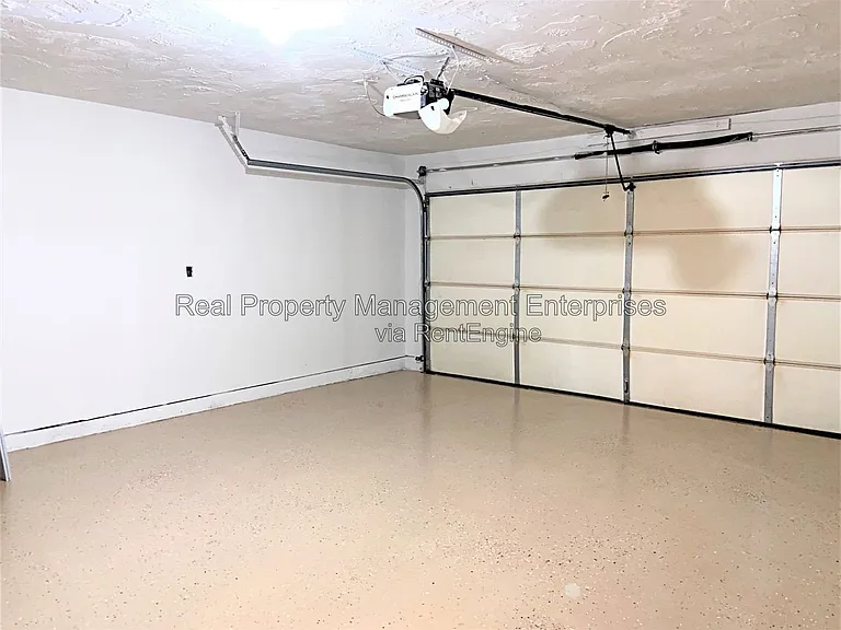 204 W 10th St — Photo 53