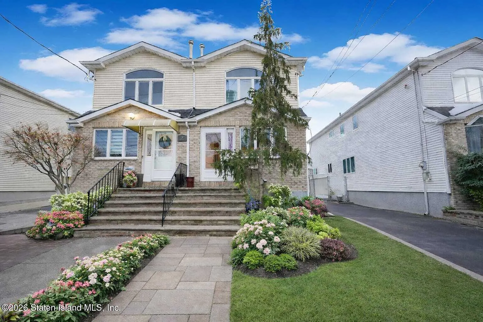 60 Pond St photo 1