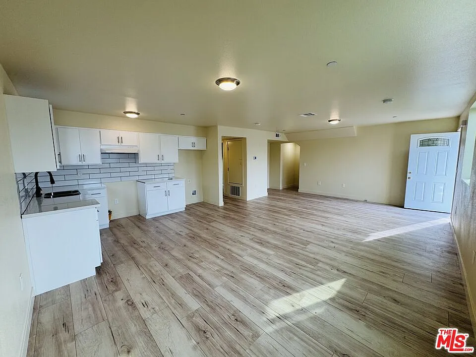 5 bed, 3.0 bath, 1500 sqft, $4,500 — Photo 3