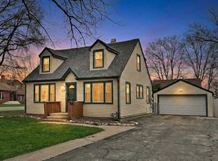 371 E Dickens Ave, Northlake, IL 60164