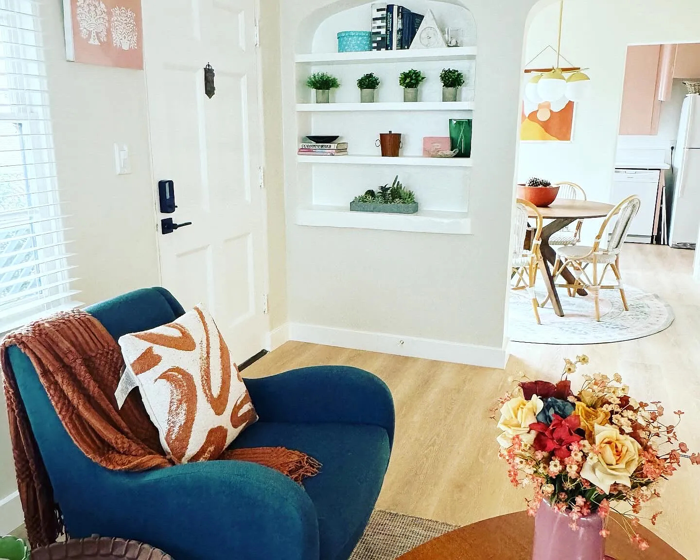2 bed, 750 sqft, $4,288 — Photo 3