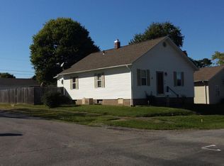 921 S 10th St, Herrin, IL 62948